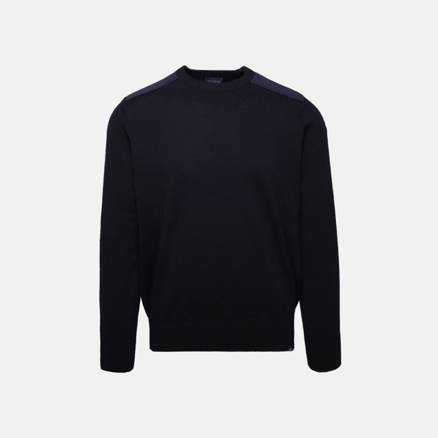 sweater med forstærkning på skulder